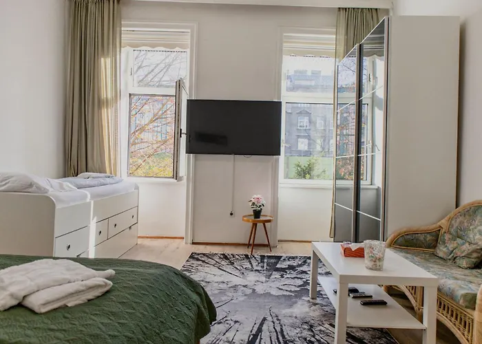 Comfortable 3br Danube & Millennium Διαμέρισμα *