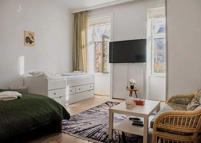 Comfortable 3br Danube & Millennium Διαμέρισμα