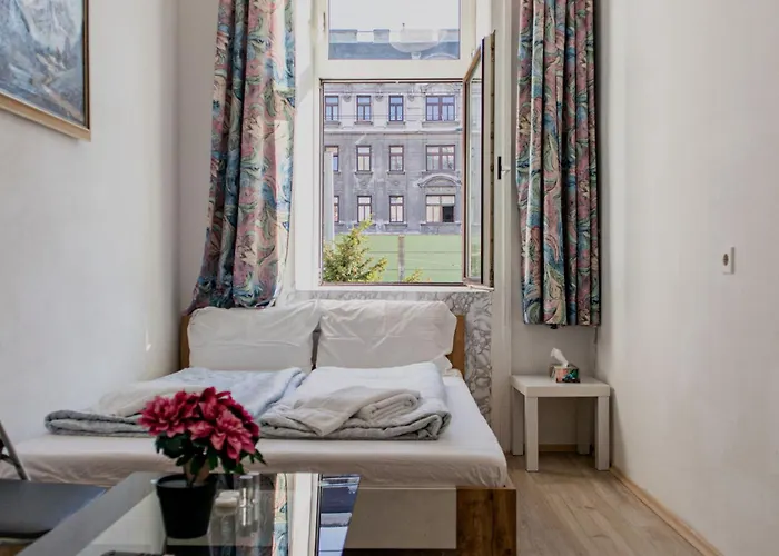 Comfortable 3br Danube & Millennium Διαμέρισμα *